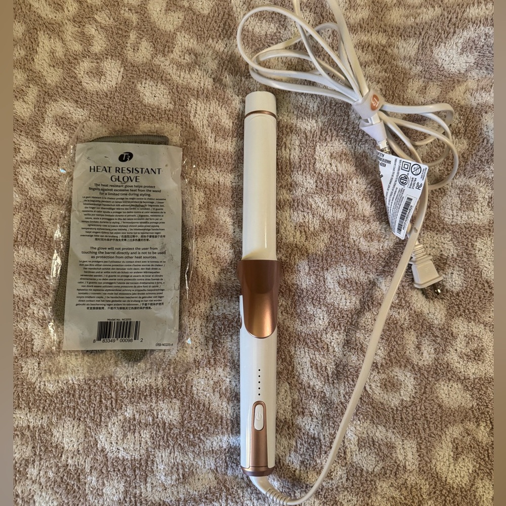 T3 Interchangeable Curling Iron base with 1.5 barrel and glove